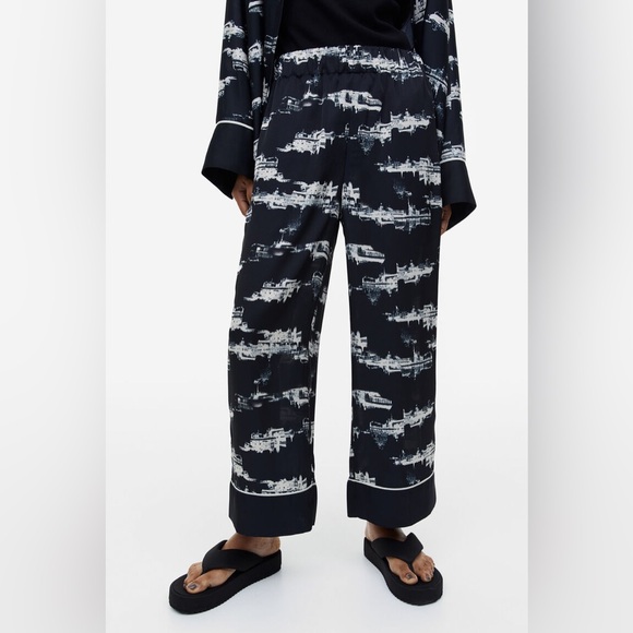 H&M Pants - H&M EUC Abstract Print Satin Pajama Pants Size 4 Elastic Waist Relaxed Fit